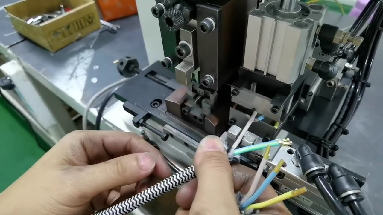 Straight Continuous Strip Terminal Machine for Non-Standard Terminals and Core Wire Fully Wrapping